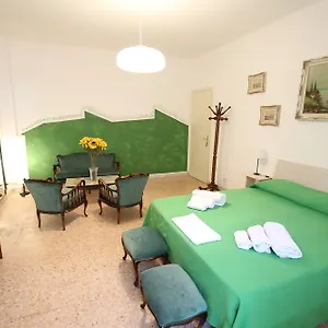 https://next-stop-affittacamere-casilino.it-romehotels.com